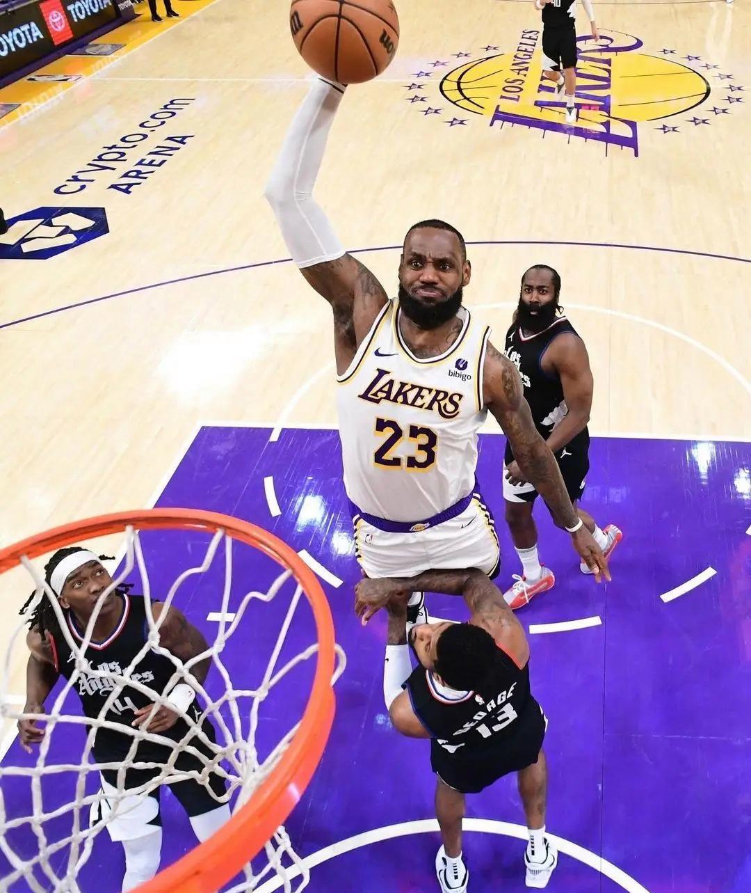 詹姆斯连续三场比赛得分超过爆冷,加拿大队不断突破! 詹姆斯连续三场比赛得分超过爆冷,加拿大队不断突破!